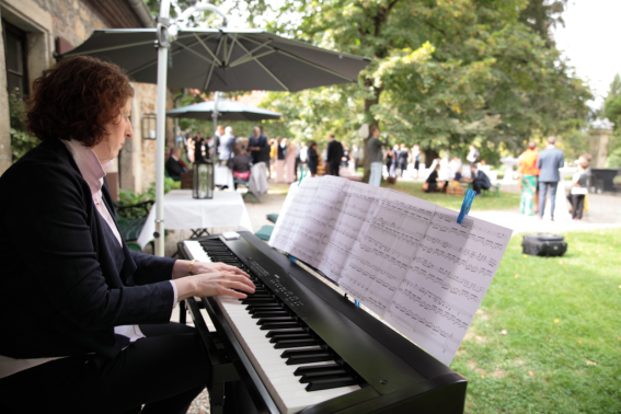 piano_im_park